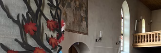 Baum in Kirche 2 hero